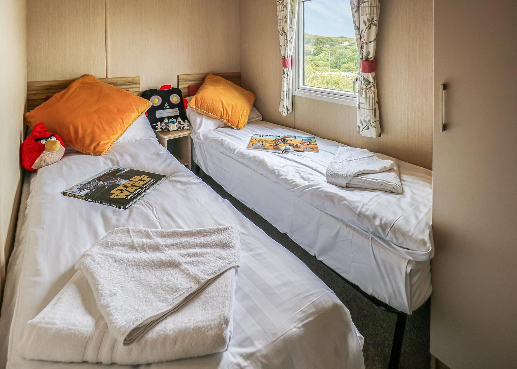فندق Waters Edge Leisure Park كارديغين المظهر الخارجي الصورة